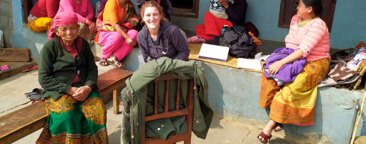 La enfermera argentina que viajó para hacer un trabajo humanitario y quedó varada al pie de los Himalaya