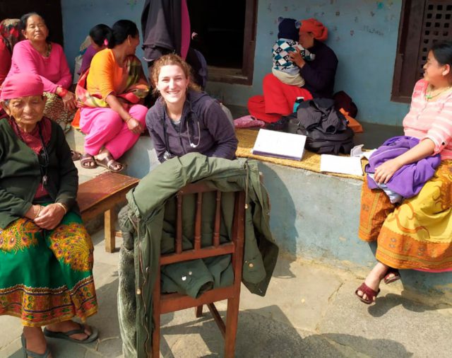 La enfermera argentina que viajó para hacer un trabajo humanitario y quedó varada al pie de los Himalaya
