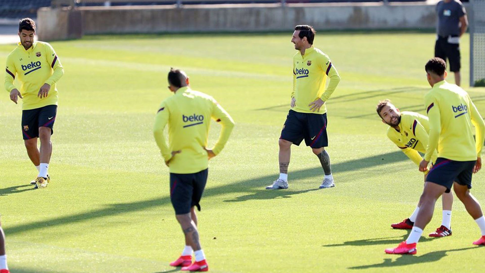 Messi volvió a entrenar en grupo en el Barcelona (leomessi)