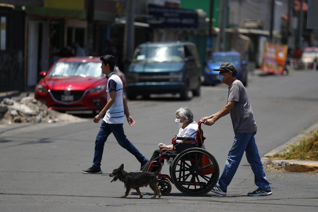 La Ciudad de México continúa registrando el número más alto de contagios y defunciones, con 9,983 y 819, respectivamente (Foto: AP Foto/Rebecca Blackwell)
