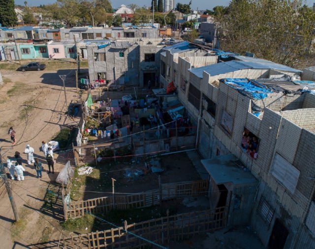 Villa Azul: aumentaron los casos sospechosos de coronavirus y reforzaron el bloqueo