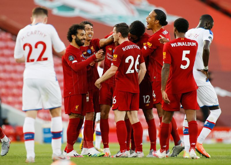 Los jugadores del Liverpool celebran el gol de Fabinho ante Crystal Palace por la Premier League. REUTERS / Phil Noble / Pool