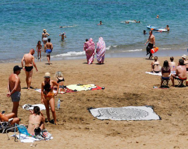 España dice que garantizará la seguridad sanitaria cuando abra el turismo a los extranjeros