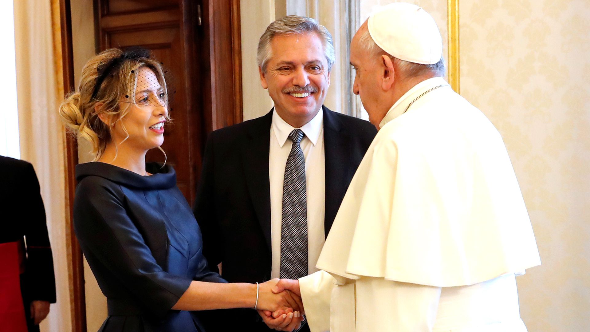 Fabiola Yáñez, Alberto Fernández y el papa Francisco (Reuters)