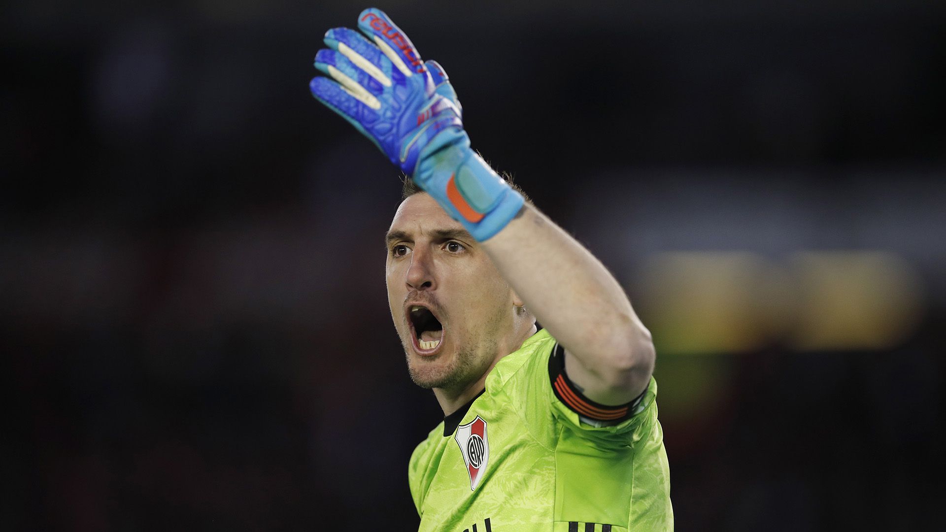 River Plate's goalkeeper Franco Armani gestures during an Argentine first division soccer game against Boca Juniors in Buenos Aires, Argentina, Sunday, Sept. 1, 2019. (AP Photo/Natacha Pisarenko)