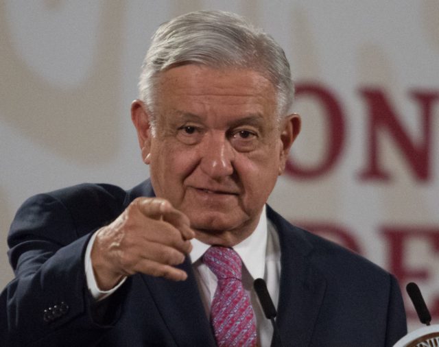 López Obrador calificó de racistas las expresiones de Jorge Castañeda sobre Putla: “Debería ofrecer una disculpa”