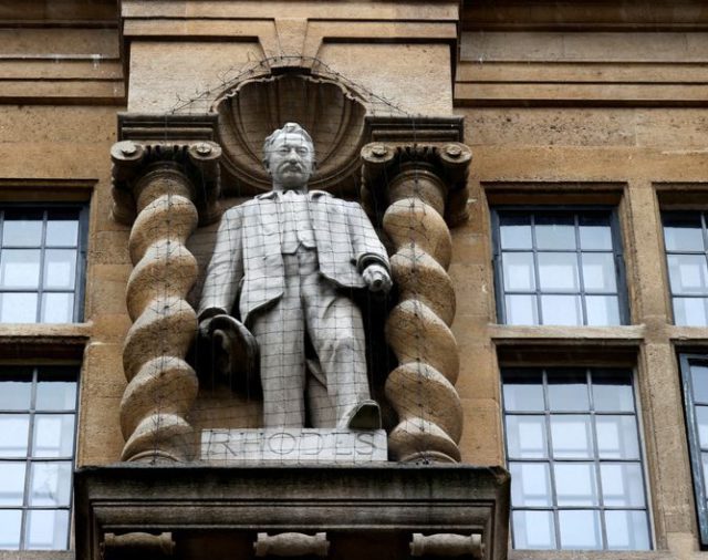 Boris Johnson no quiere que se retire la estatua del colonialista Cecil Rhodes