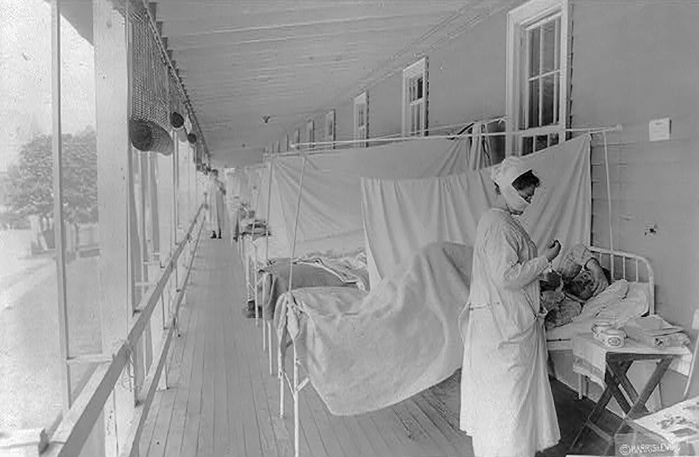 La pandemia de gripe de 1918 dejó una población más pequeña y más sana, capaz de reproducirse a tasas más altas. (Library of Congress/Harris & Ewing/via REUTERS)