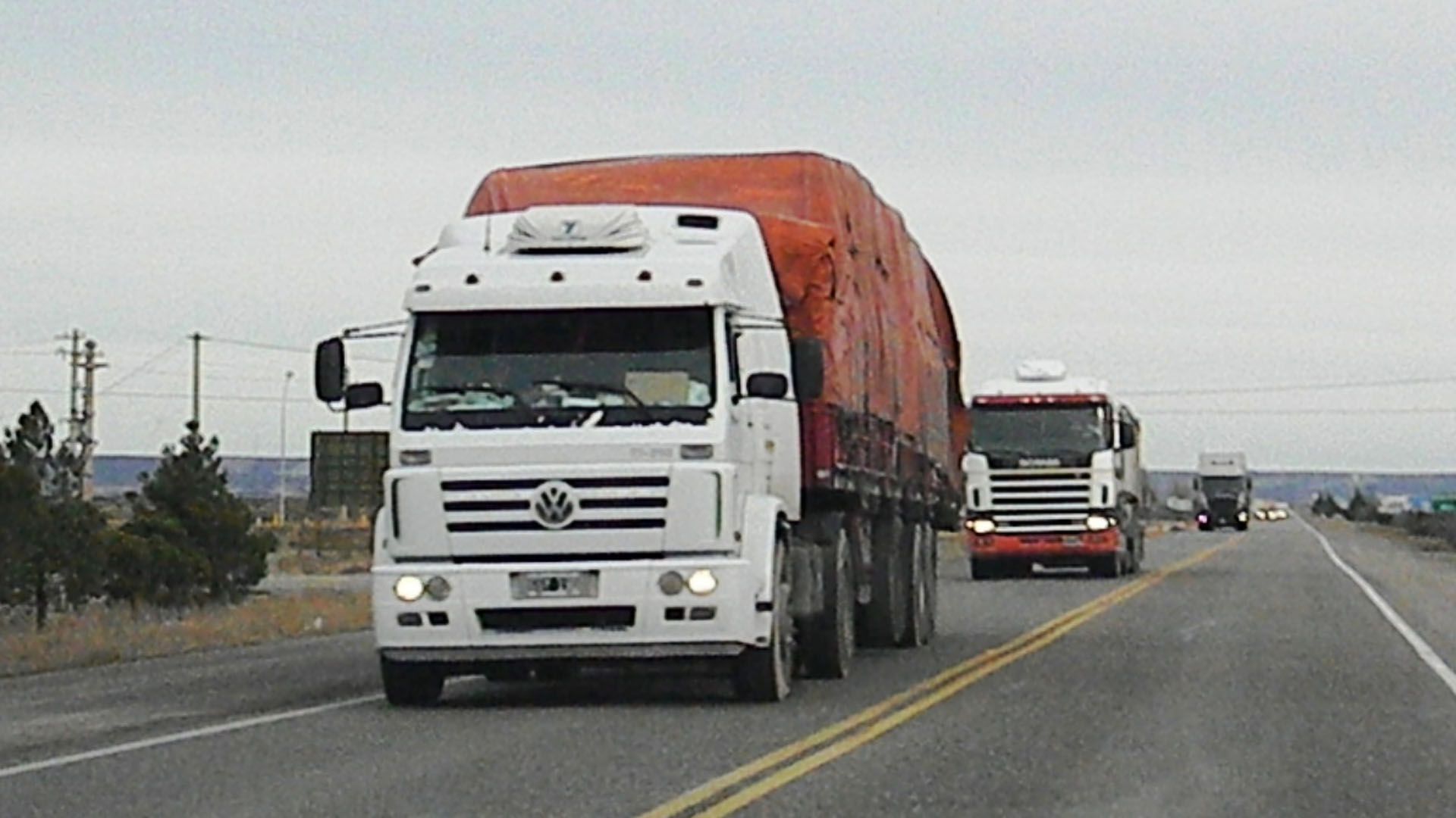 En los límites fronterizos, los camioneros deben someterse a test rápidos de coronavirus antes de ingresar.