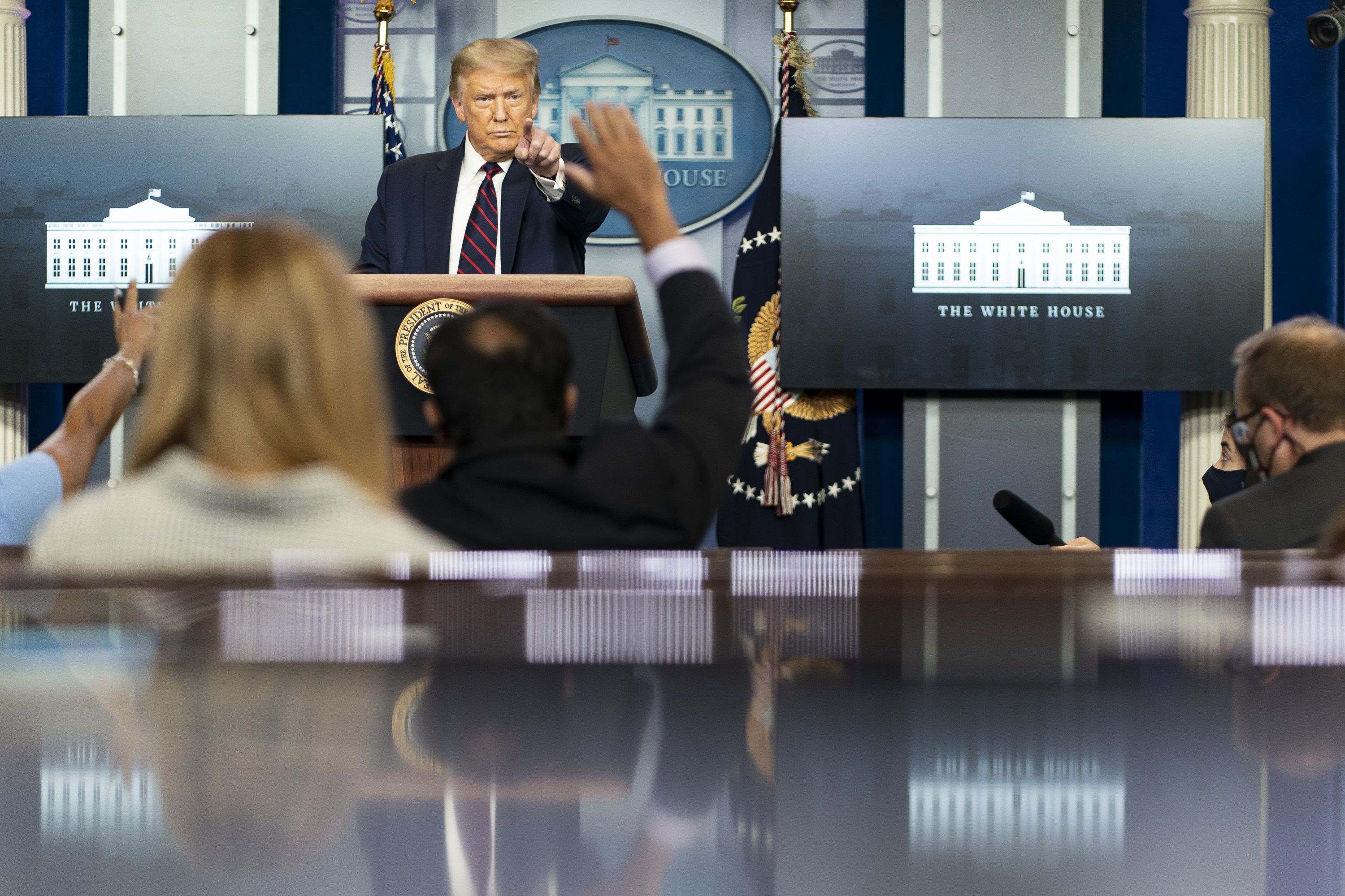 22/07/2020 HANDOUT - 22 July 2020, US, Washington: US President Donald Trump delivers remarks and answers questions during a Coronavirus (Covid-19) updates press conference at the James Brady White House Press Briefing Room. Photo: Shealah Craighead/White House/dpa - ATTENTION: editorial use only and only if the credit mentioned above is referenced in full POLITICA INTERNACIONAL Shealah Craighead/White House/dp / DPA 