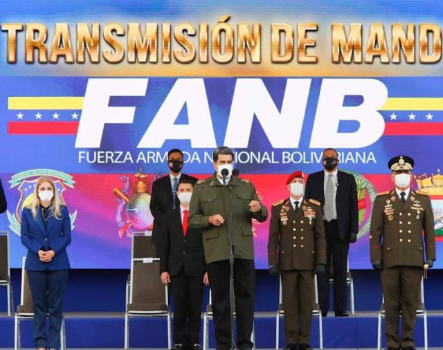 Maduro nombró nuevos jefes con poder de fuego y cambió el lema “patria socialista” por “independencia o nada”