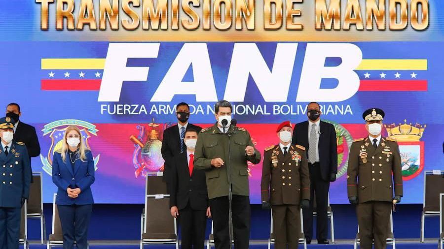 Maduro nombró nuevos jefes con poder de fuego y cambió el lema “patria socialista” por “independencia o nada”