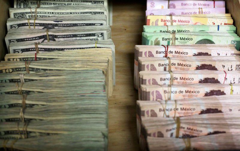 MERCADOS A.LATINA-Monedas y bolsas cierran al alza aunque se mantiene incertidumbre por salud economía