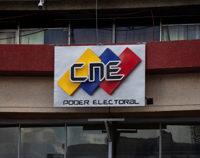 Pese a la condena internacional, el Consejo Electoral chavista convocó a elecciones parlamentarias para el 6 de diciembre