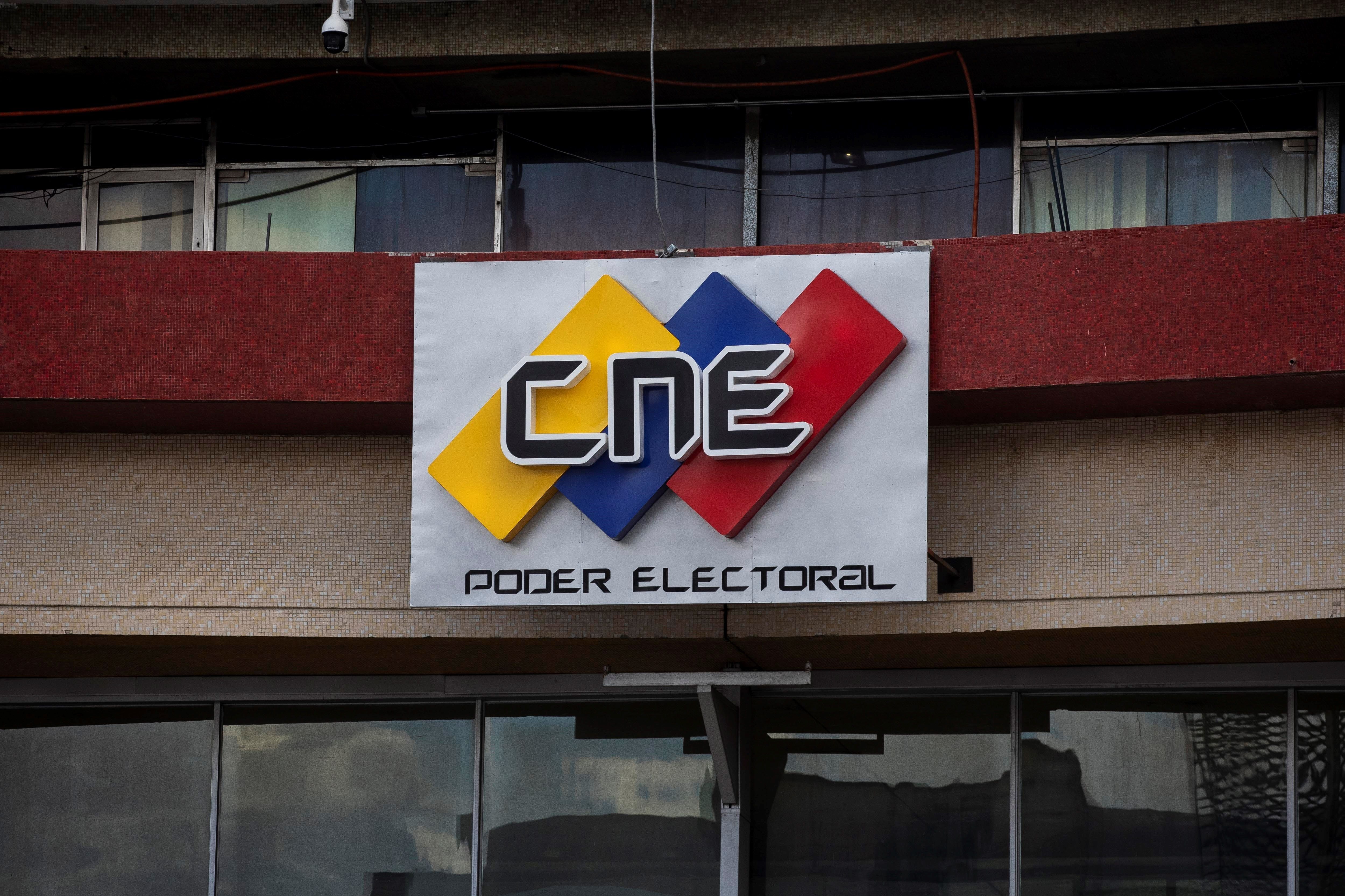 Vista el domingo 14 de junio de la sede principal de Consejo Nacional Electoral (CNE), en Caracas (Venezuela). EFE/RAYNER PEÑA R. 