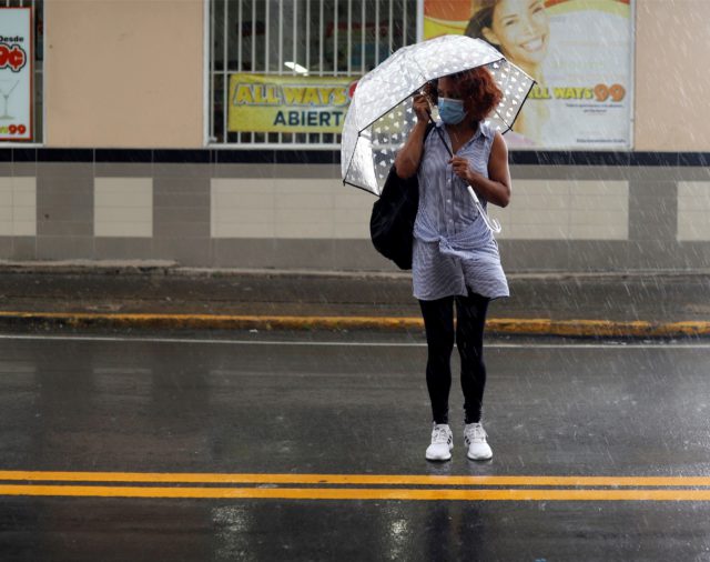 La tormenta Laura causa lluvias en Puerto Rico, donde se prevén inundaciones