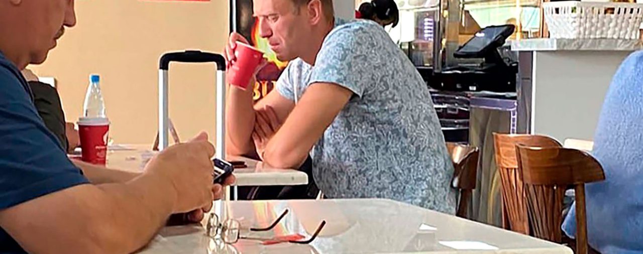 Los gritos de dolor de Alexei Navalny en el avión que debió aterrizar de emergencia mientras viajaba a Moscú