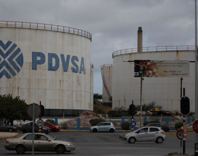 Propietario de la refinería Isla de Curazao demanda a la petrolera estatal de Venezuela