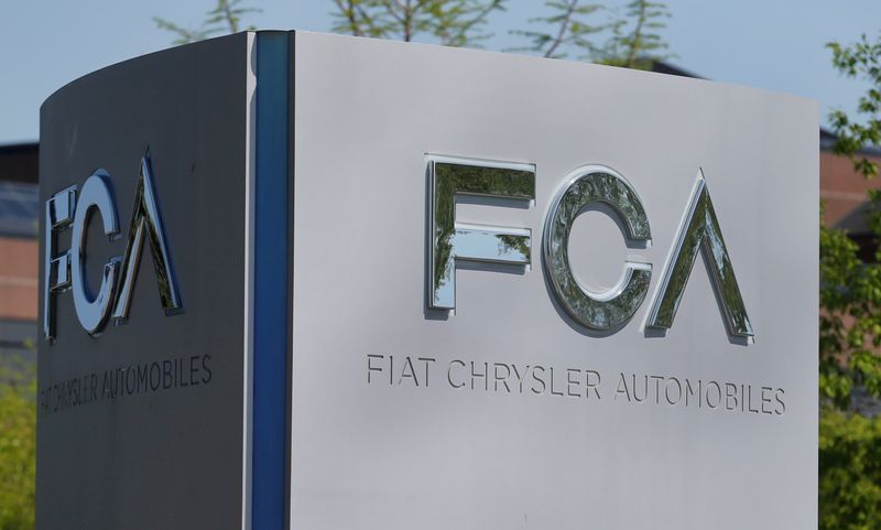 Fiat Chrysler y el fabricante de Peugeot revisan los términos de su fusión por crisis del COVID-19