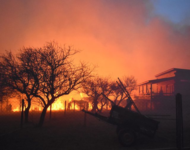 Incendios en Córdoba: el fuerte viento y la falta de humedad complicaron la tarea de los bomberos