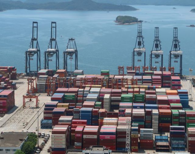 Las exportaciones de China aumentan al ritmo más rápido en casi un año y medio