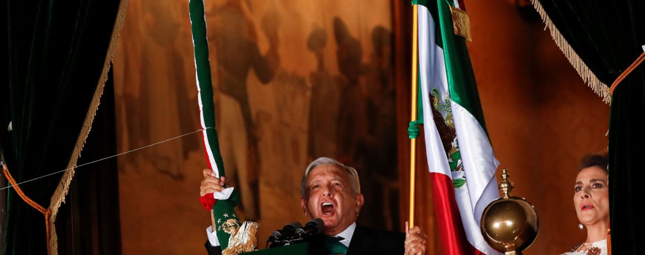 López Obrador dio su segundo grito de Independencia con una “llama de esperanza” y el recuerdo de los muertos por COVID-19