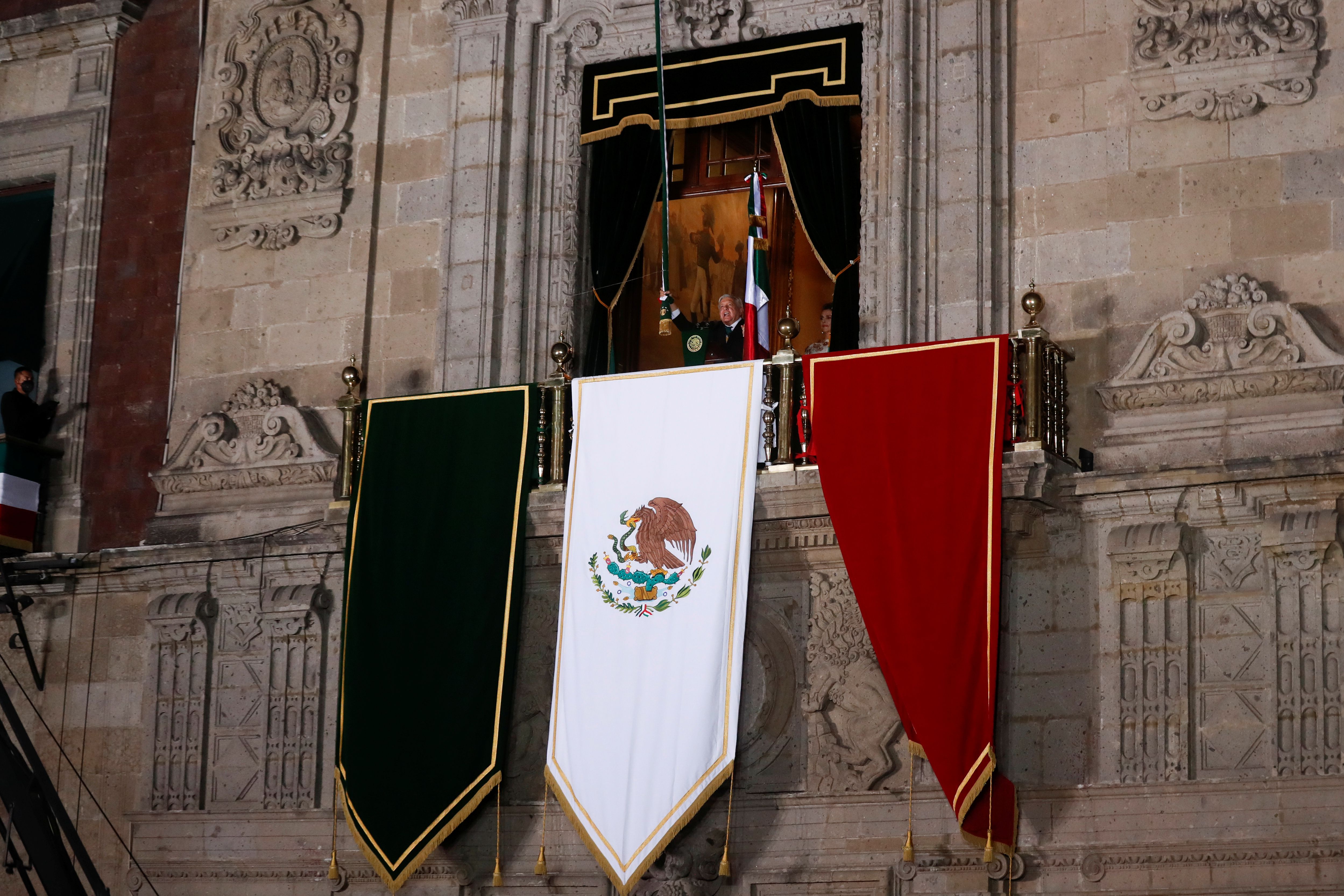 Alrededor del mundo conmemoraron la Independencia de México iluminando sus construcciones más representativas con verde, blanco y rojo (Foto: Reuters/Henry Romero)