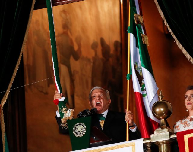 López Obrador dio su segundo grito de Independencia con una “llama de esperanza” y el recuerdo de los muertos por COVID-19