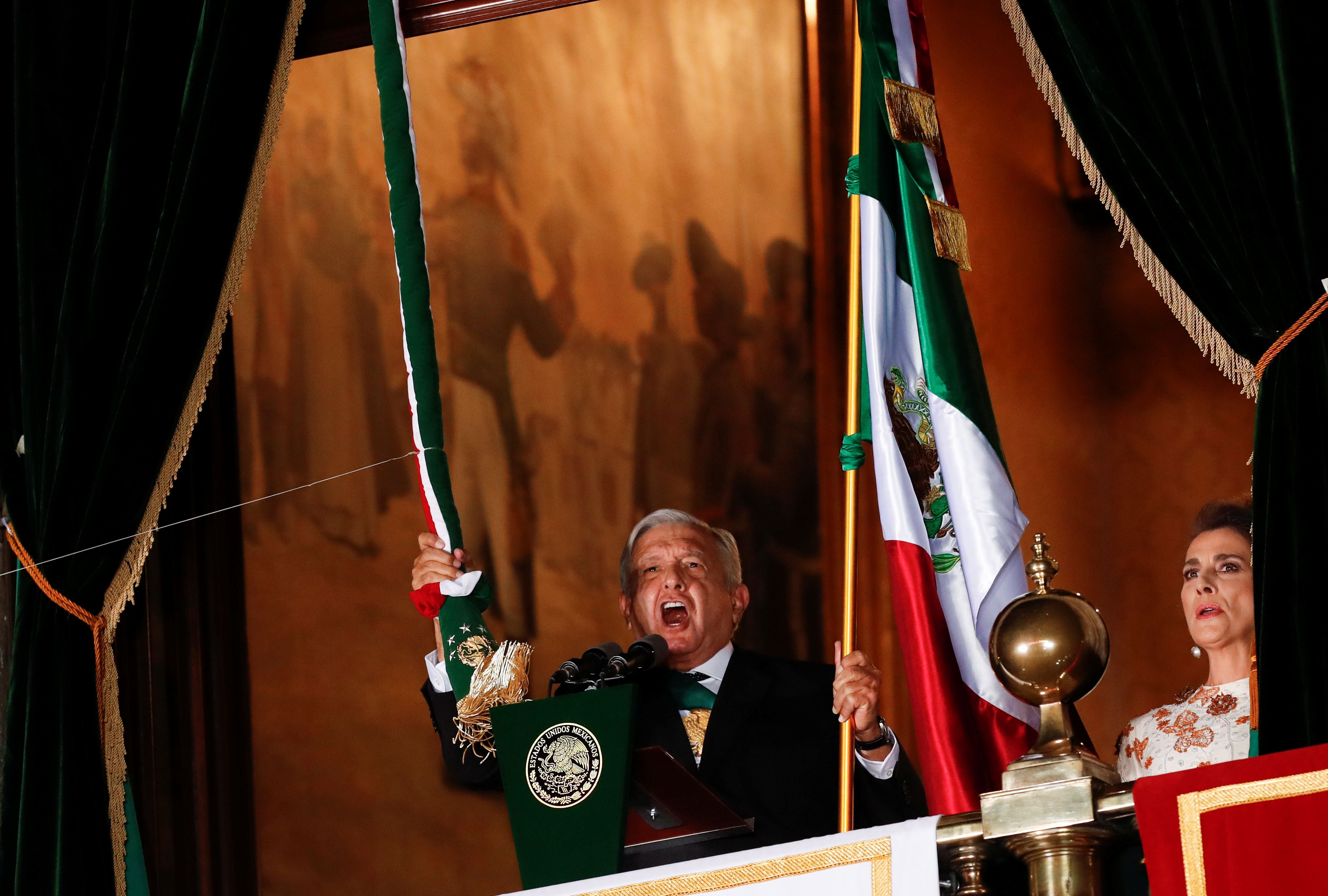 López Obrador usó parte de los 20 vivas que gritó para recordar también a las comunidades indígenas, la grandeza cultural de México, la libertas, la democracia y el amor al prójimo. (Foto: Reuters/Henry Romero)
