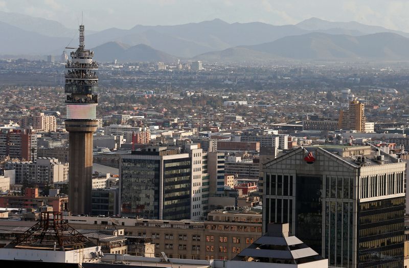 Foto de archivo. Una vista panorámica de Santiago, Chile, Junio, 2019. REUTERS/Rodrigo Garrido