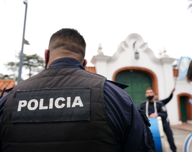 Un grupo de policías que protestaba frente a la Quinta de Olivos rechazó una oferta de diálogo con Alberto Fernández