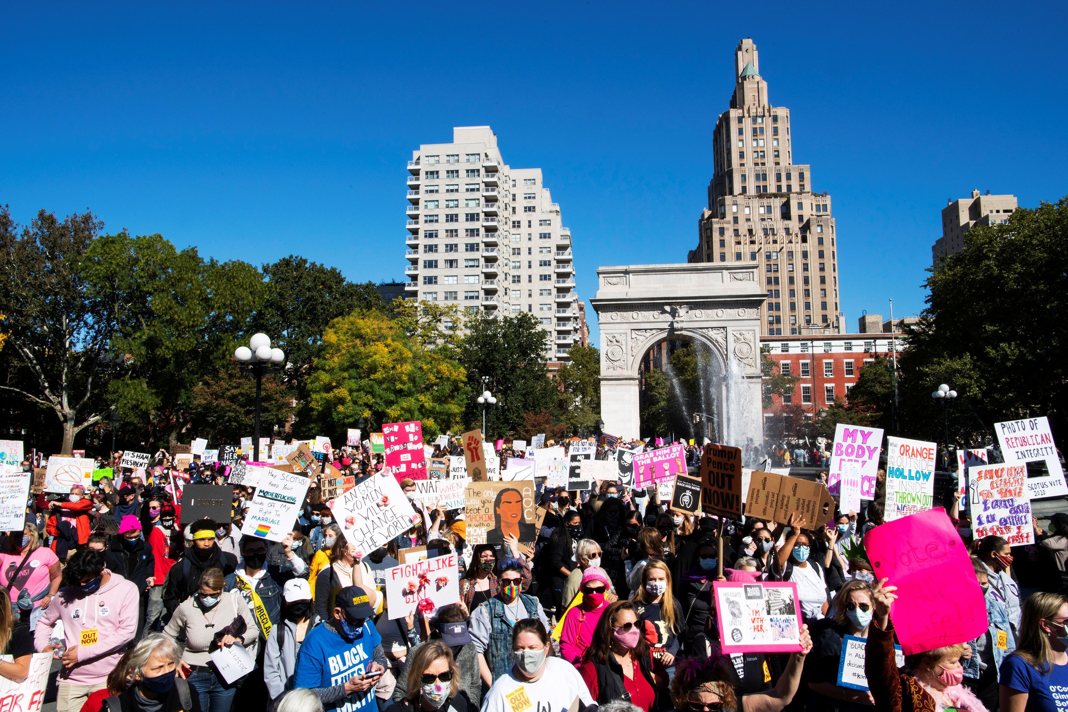 Mujeres participan de la Marcha de las Mujeres, en la plaza de Washington, en Manhattan, Nueva York. REUTERS/Eduardo Munoz