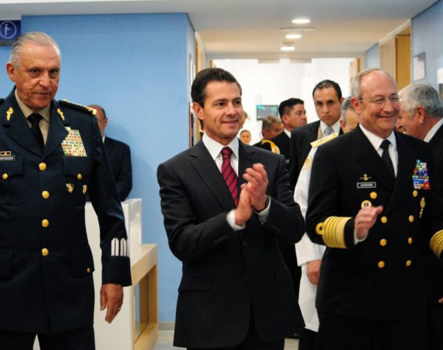 Detuvieron a ex secretario de Defensa Nacional de Peña Nieto en EEUU