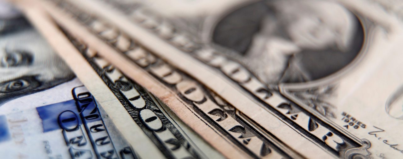 Dólar hoy: las medidas oficiales no logran calmar mercado y el dólar libre subió a un récord de $183
