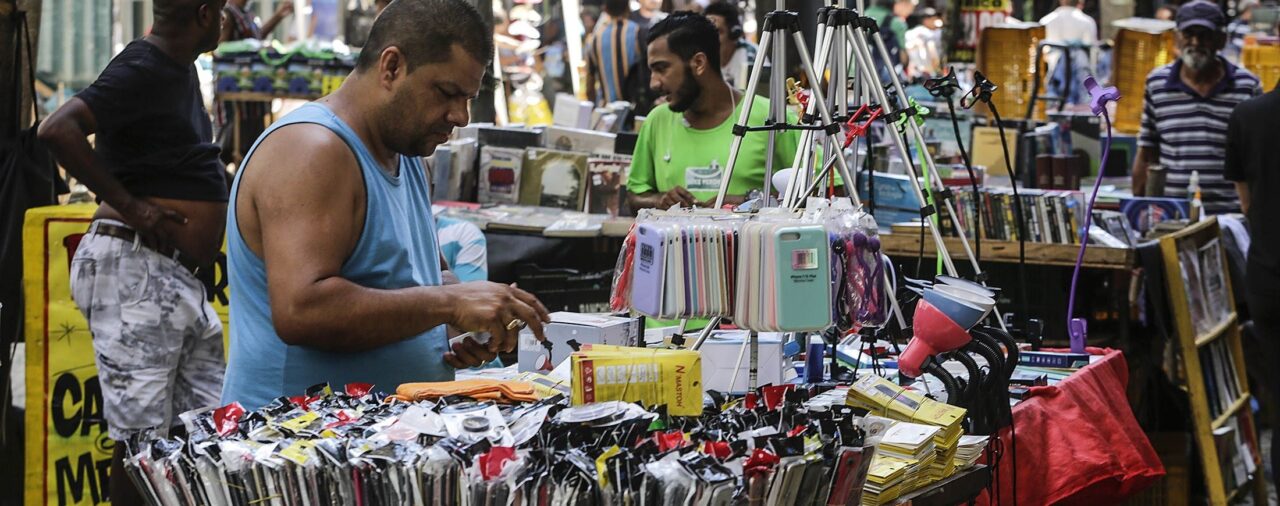 El desempleo volvió a marcar un récord en Brasil: llegó al 14,4% en el trimestre junio-agosto
