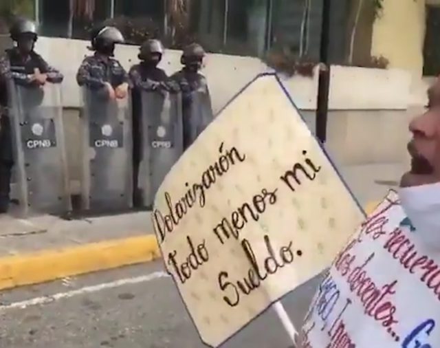 El grito desesperado de una maestra en Venezuela: “No es posible que todas las mañanas me levante y no tenga qué darle a mis hijos”