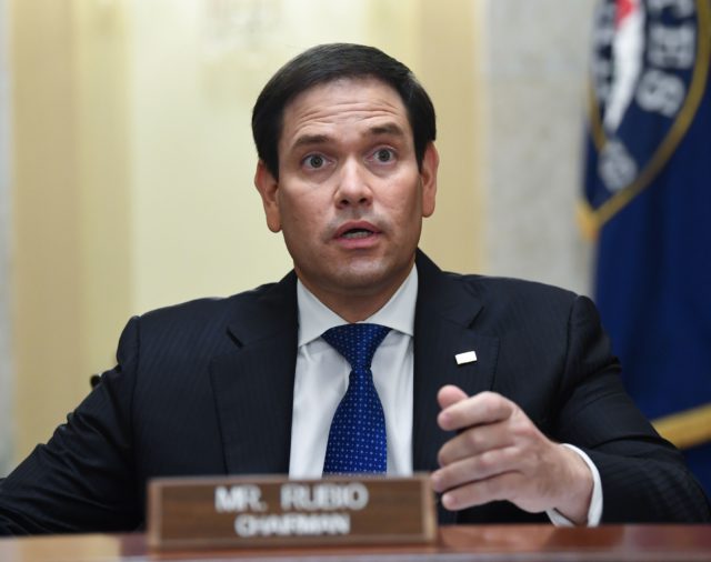 El senador Rubio pide a Trump otorgar a venezolanos amparo contra la deportación
