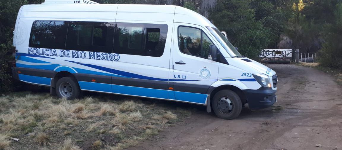 Los mapuches que cortan la ruta en rechazo al desalojo de los usurpadores de El Foyel agredieron a la gobernadora Arabela Carreras