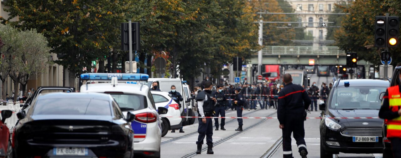 Un ataque terrorista en Francia dejó dos muertos y varios heridos cerca de la basílica de Niza