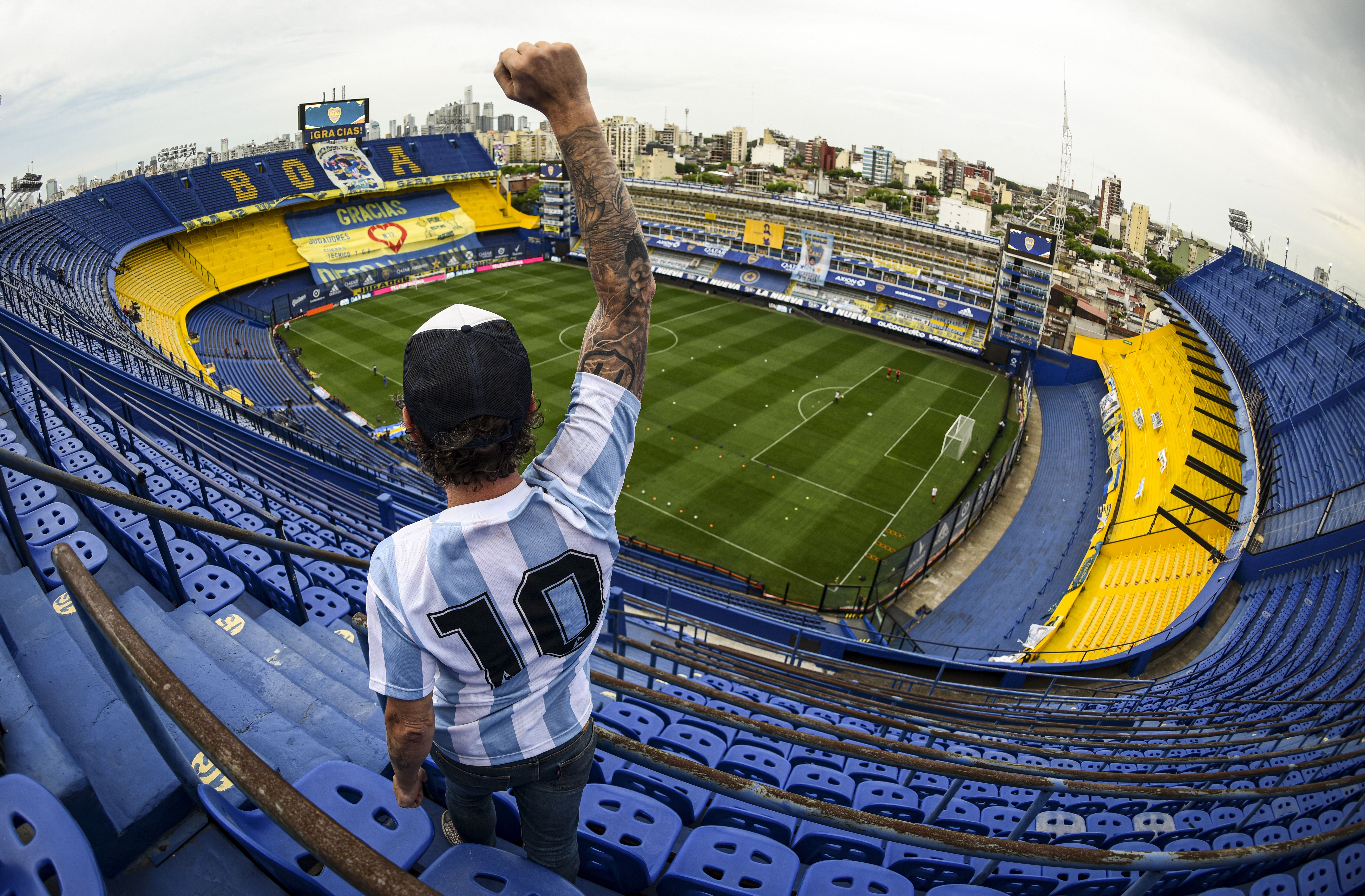 La Bombonera le rindió homenaje a su ídolo, Diego Armando Maradona, en el encuentro ante Newell's por la zona 4 de la Copa Maradona (REUTERS/Marcelo Endelli)