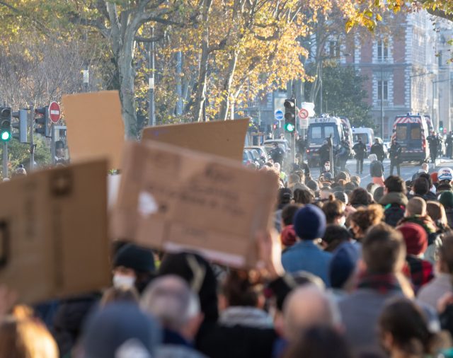 Francia.- La organización de la marcha de París recomienda el fin de la concentración por el aumento de los disturbios