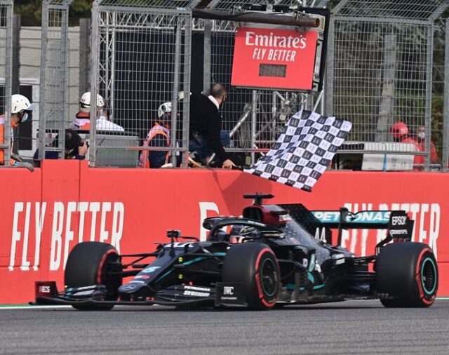 Lewis Hamilton se impuso en el GP de Emilia Romagna y Mercedes obtuvo el título de constructores