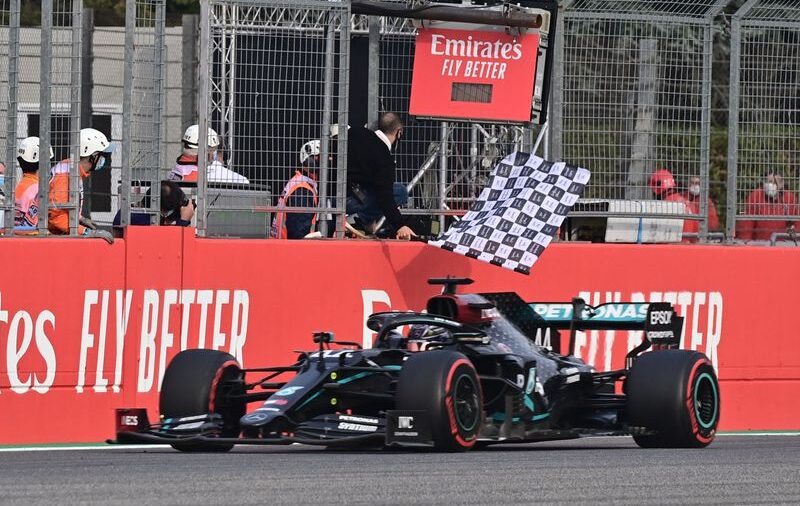 Lewis Hamilton se impuso en el GP de Emilia Romagna y Mercedes obtuvo el título de constructores