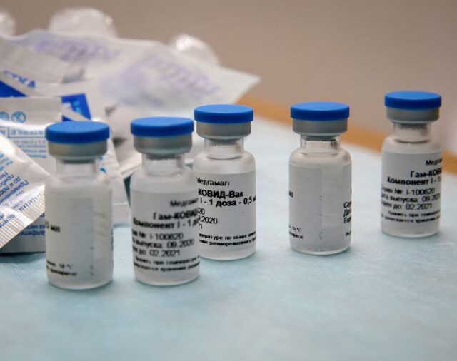 Rusia aseguró que su vacuna contra el coronavirus será más barata que la de sus competidores Pfizer y Moderna