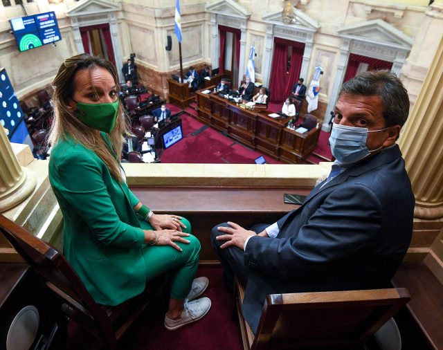 El aborto es ley en la Argentina: el Senado sancionó la ley con una votación menos ajustada a lo esperado