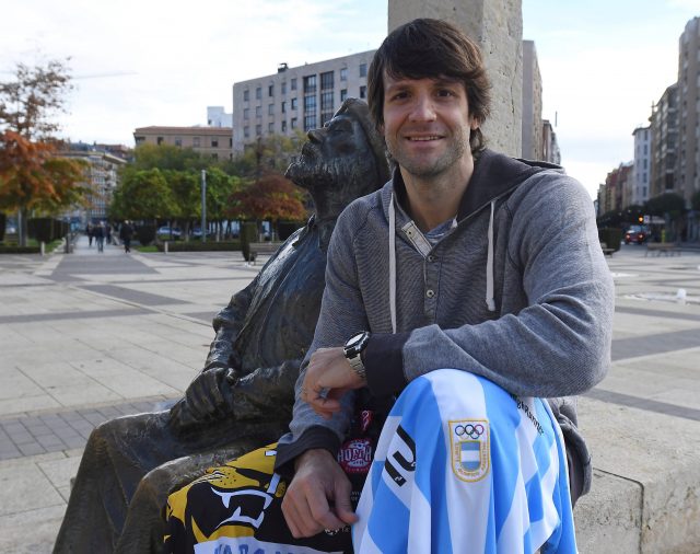 El argentino Carou recibe el premio al mejor defensor de la Liga ASOBAL