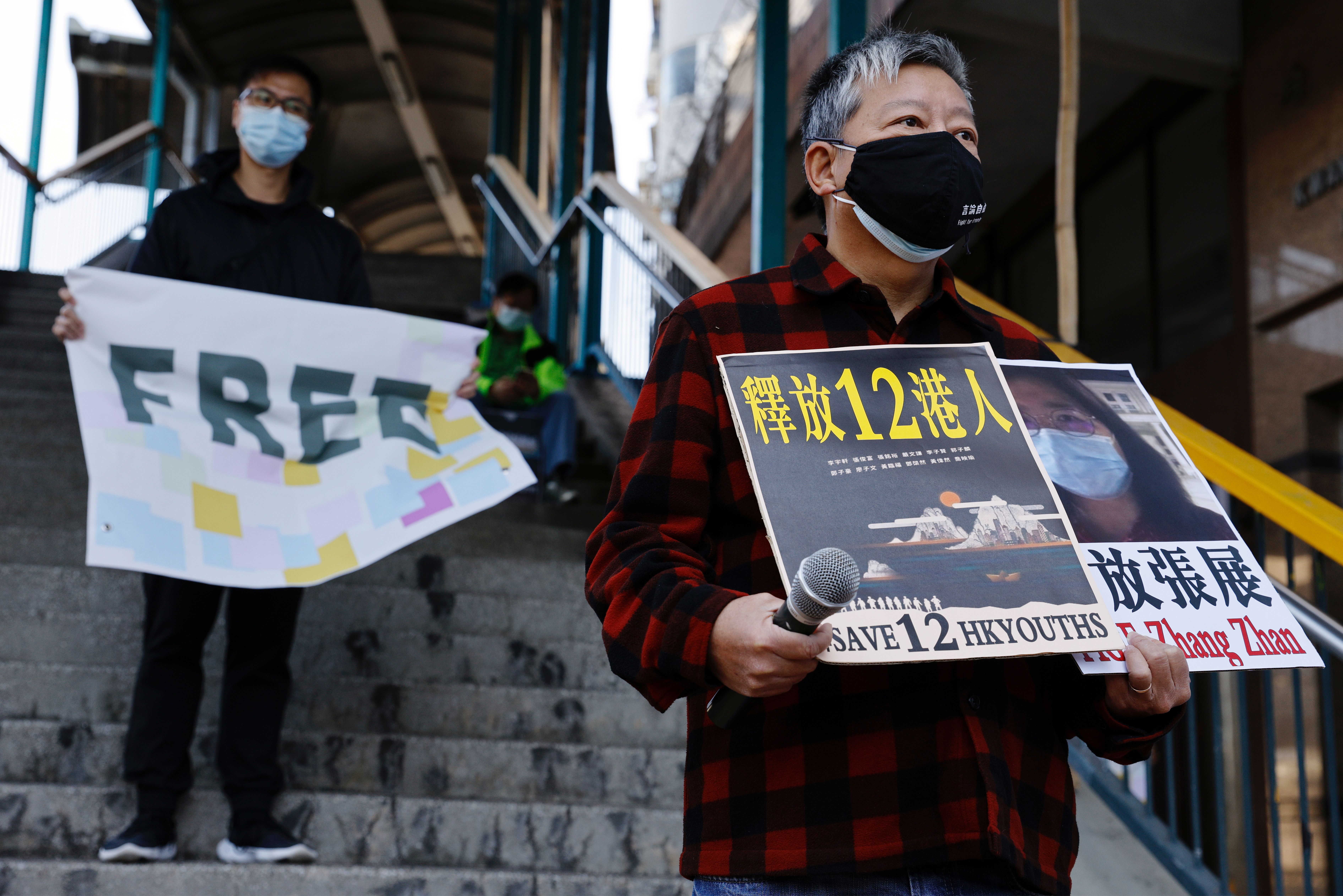 Acitivstas reclaman por la situación judicial de "Los 12 de Hong Kong" (Reuters)