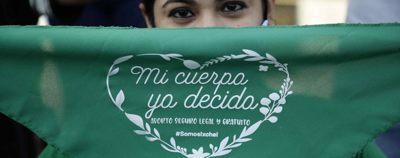 Equipo de reforma a la Constitución salvadoreña recibe opiniones sobre el aborto