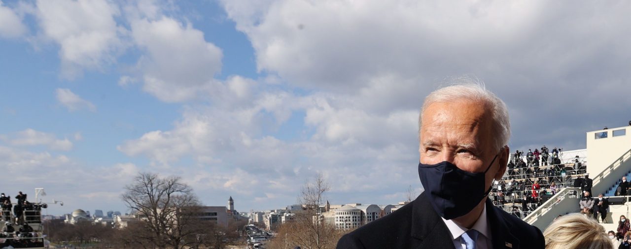 "No hay tiempo que perder", el primer tuit de Biden como presidente