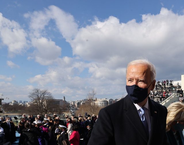 "No hay tiempo que perder", el primer tuit de Biden como presidente